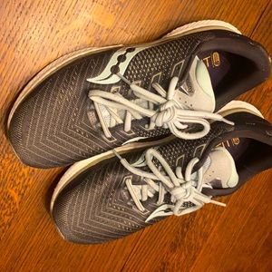 Saucony Triumph 18-size 9
